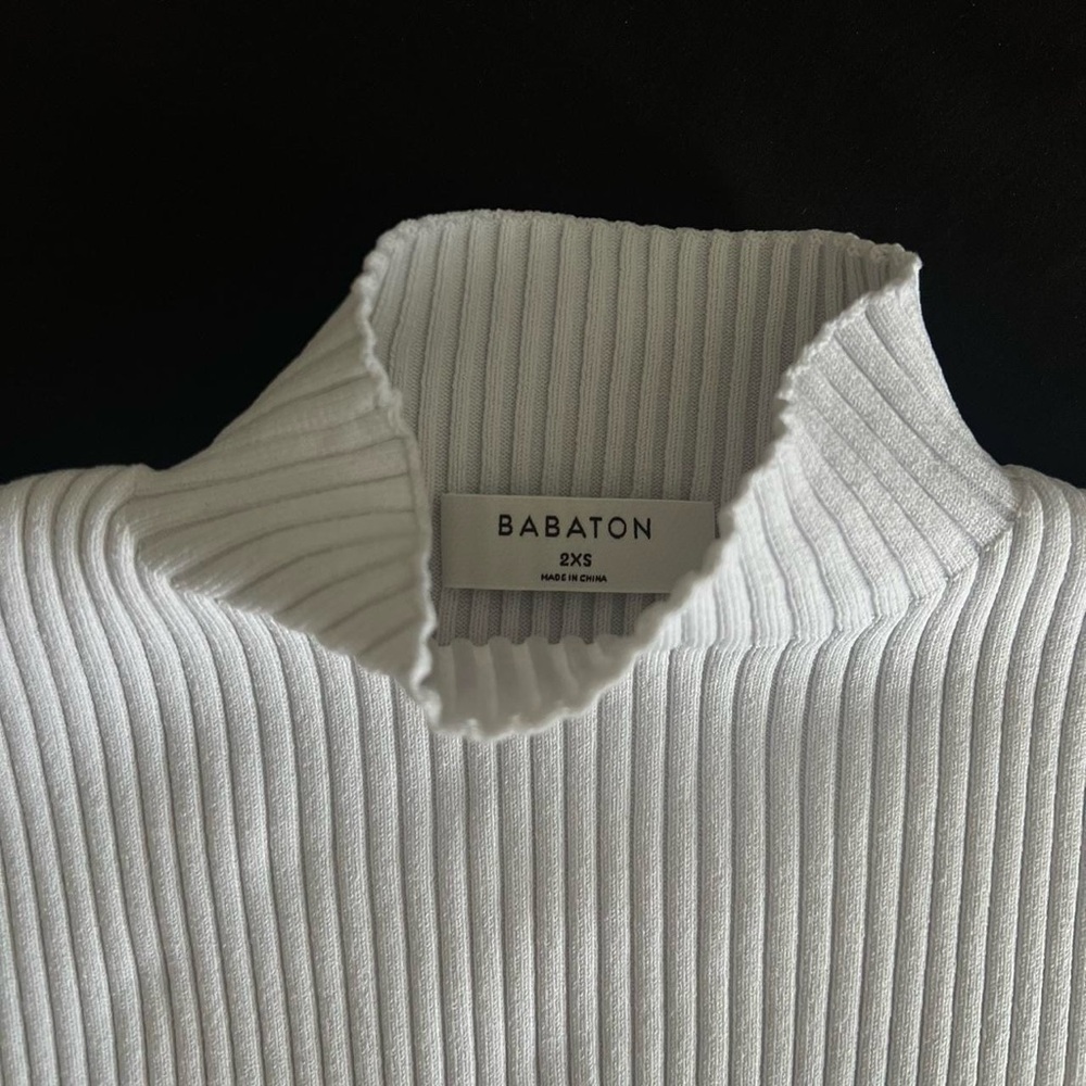 Aritzia Babaton creme top